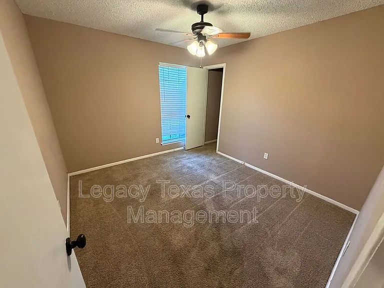 513 Willow Cir W — Photo 9