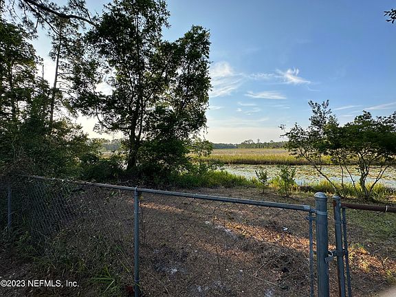 2nd image of 204 LAKE RAINBOW Lane