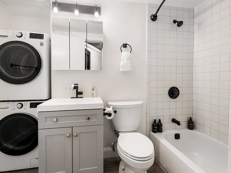 19 Stanhope St #1A — Photo 14