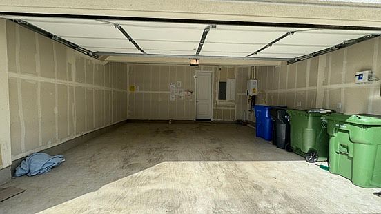 3rd image of 33 W Chianti Dr