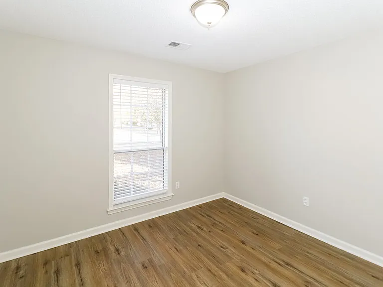 215 Lakewood Dr — Photo 14