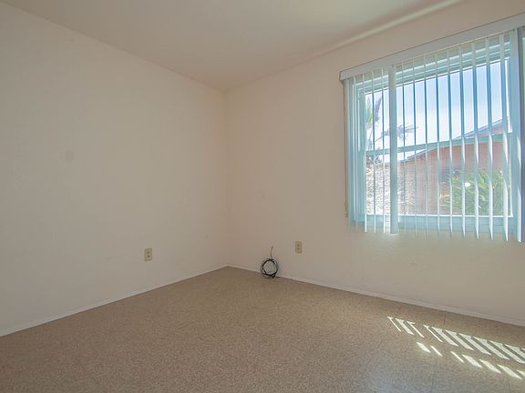 4th image of 4419 Chelford St