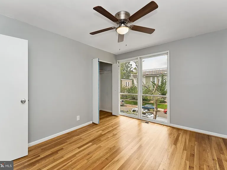 212 G St SW #212 — Photo 11