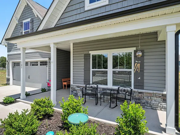 105 Benson Village Dr, Benson, NC 27504