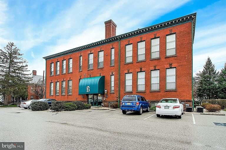 1st image of 190 E Walnut St APT 11