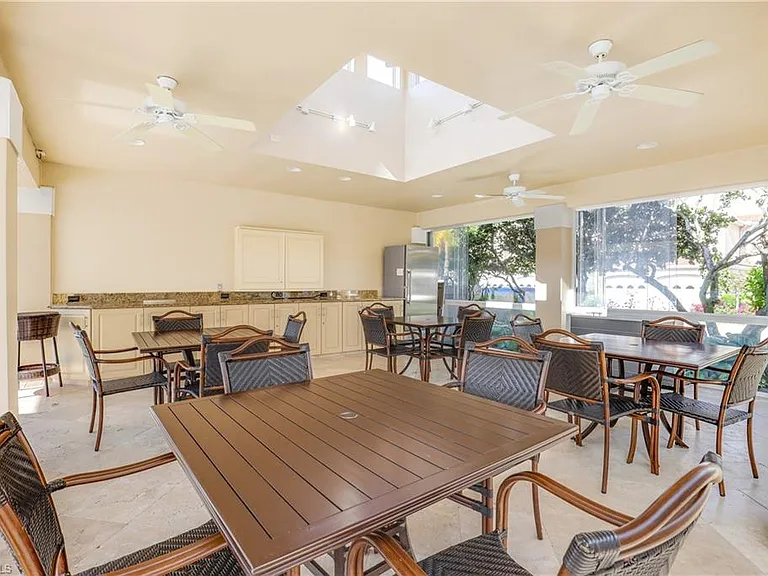 8415 Excalibur Cir #B10 — Photo 26