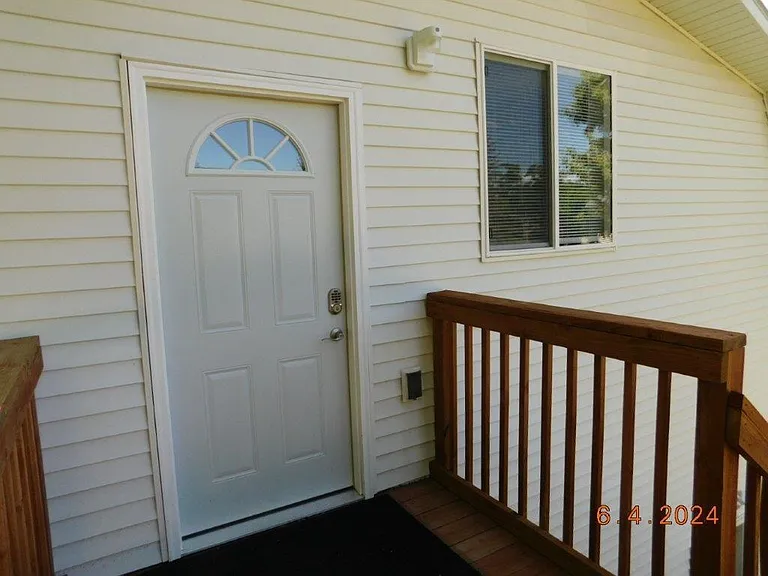 220 S Sycamore St — Photo 3