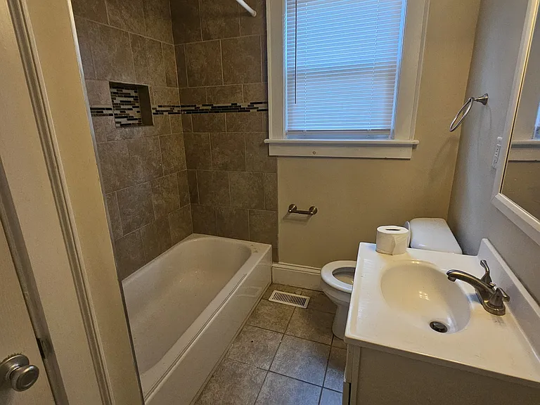 2615 Somme Ave — Photo 10