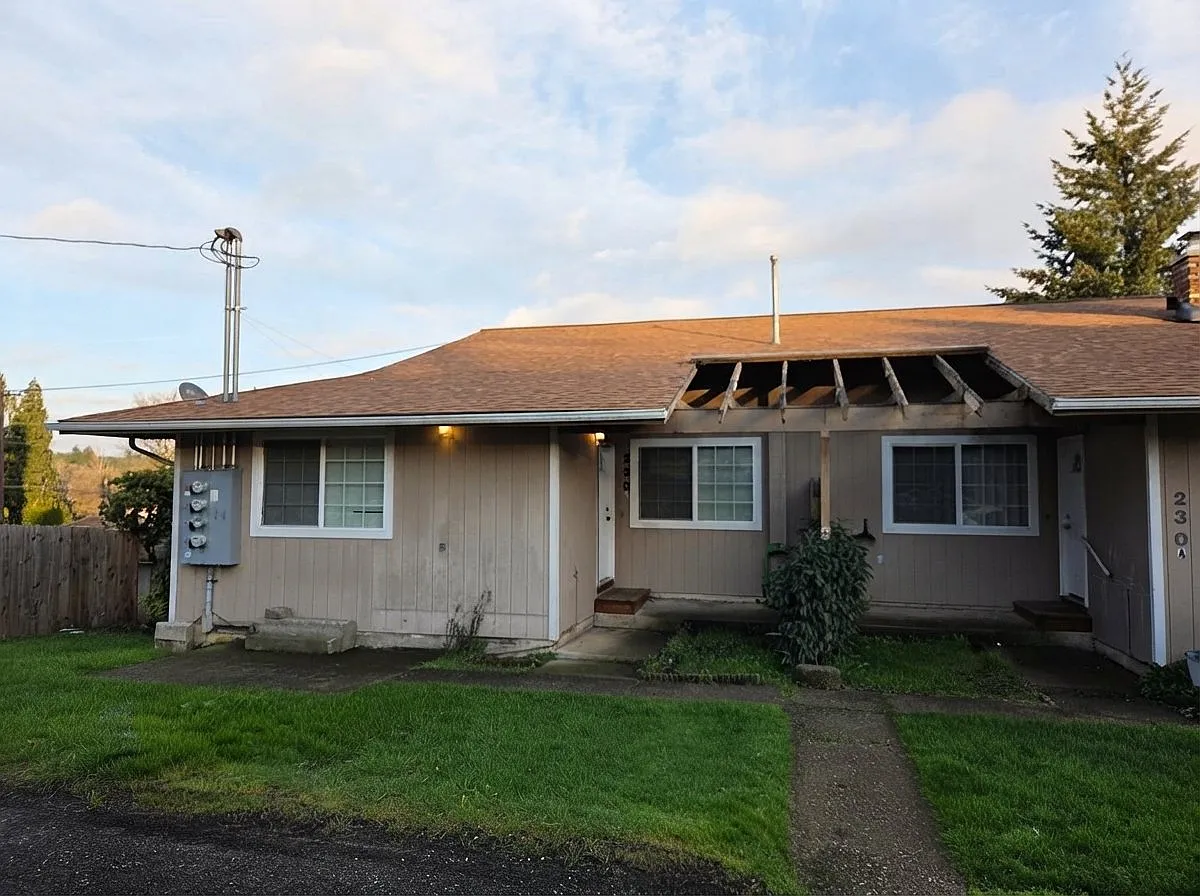 230 SW Maple St — Photo 3
