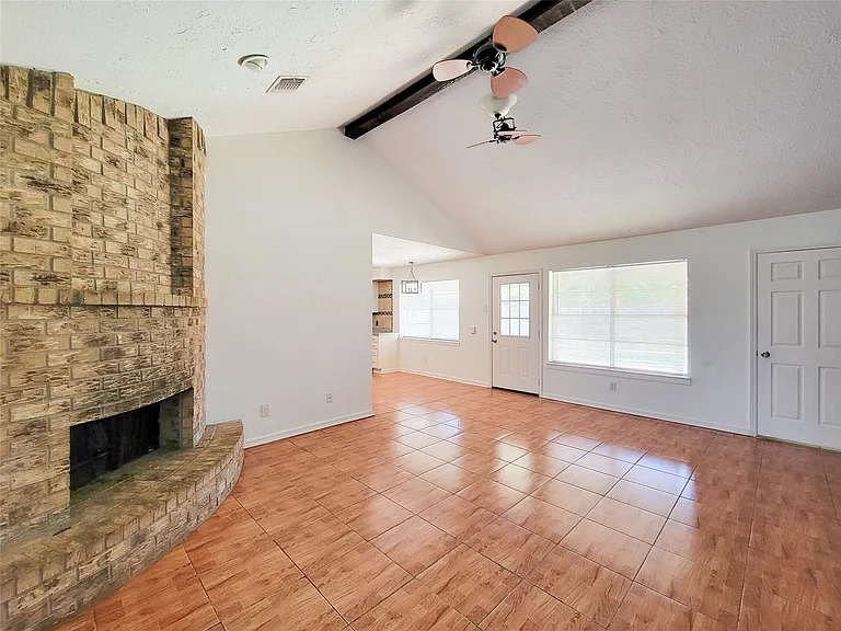 409 S Travis St — Photo 5