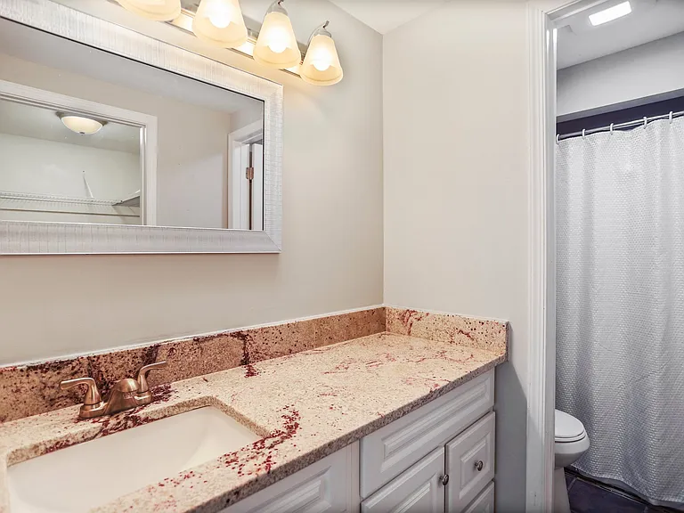 1523 Kensington Dr — Photo 12