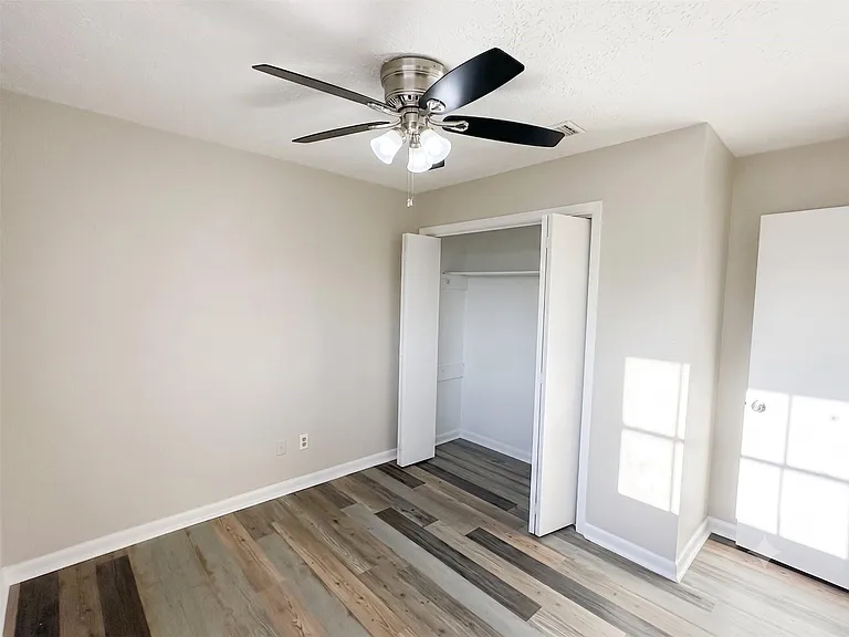 302 Morningside Dr — Photo 17