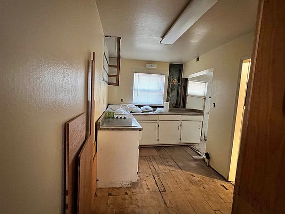 6th image of 232 Portola Ave
