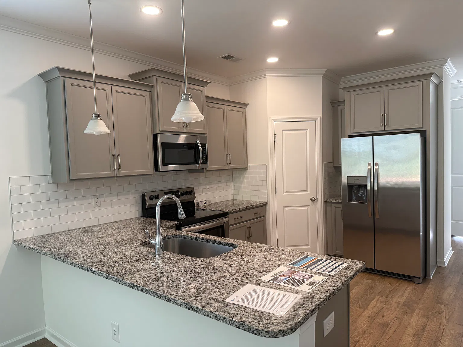 3 bed, 2.5 bath, 1699 sqft, $1,745 — Photo 2