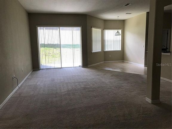 4th image of 909 White Oak Way