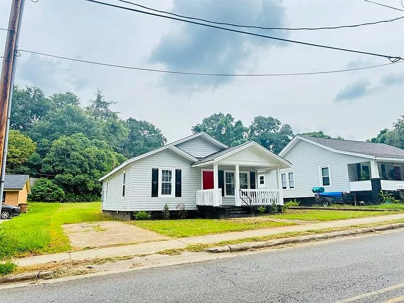 320 E Sumter St — Photo 2
