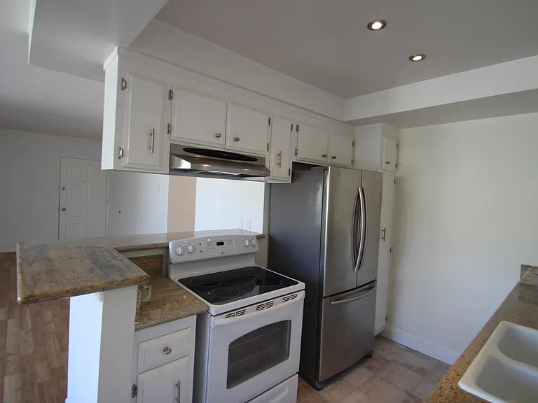 1728 Montana Ave #9 — Photo 2