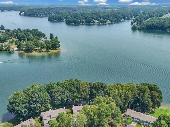 60 Windlass Pointe Dr, Moneta, VA 24121