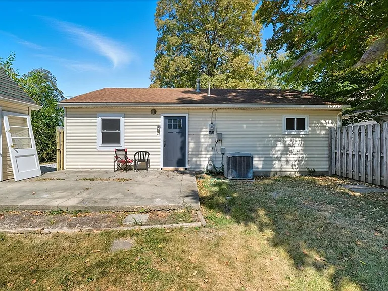 710 E Chestnut St — Photo 18