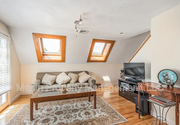 34 Vine St #1 — Photo 6