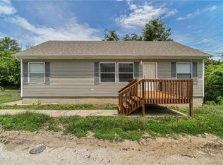 214 Oakwood Ave, Excelsior Springs, MO 64024