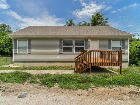 214 Oakwood Ave, Excelsior Springs, MO 64024