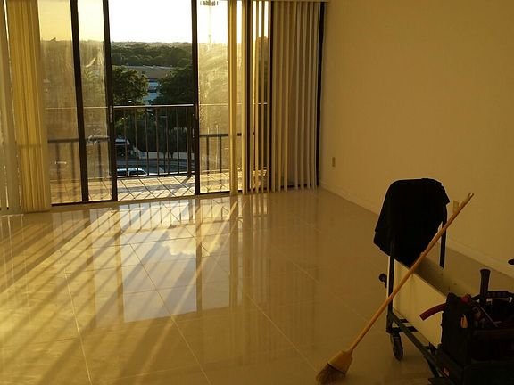 5th image of 1470 NE 123rd St APT 712