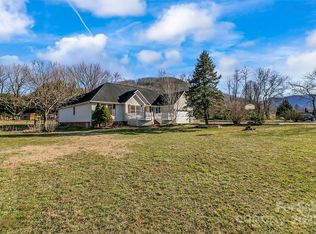 10 Lavender Ln, Candler, NC 28715