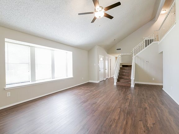 5th image of 25302 Hollybush Ln