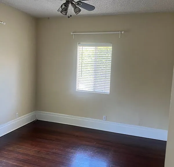 428 Cypress Ave — Photo 3