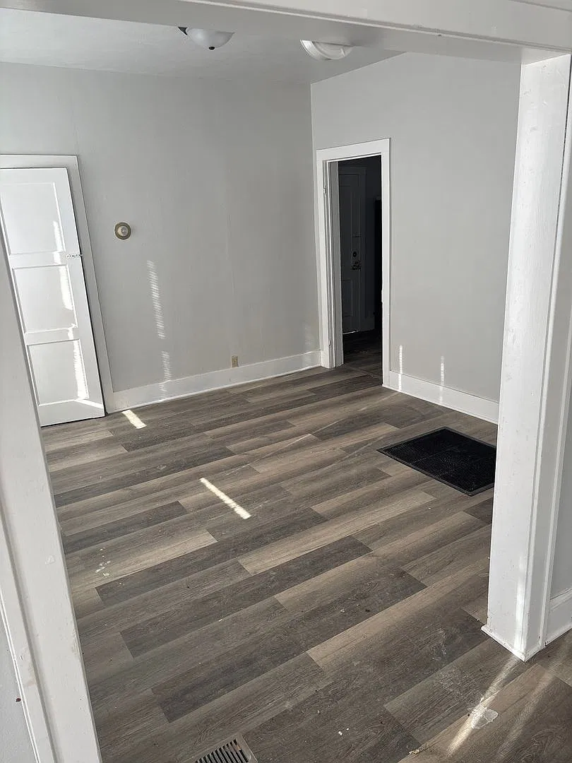 Charming 2 Bedroom 1 Bath Home for Rent — Photo 4