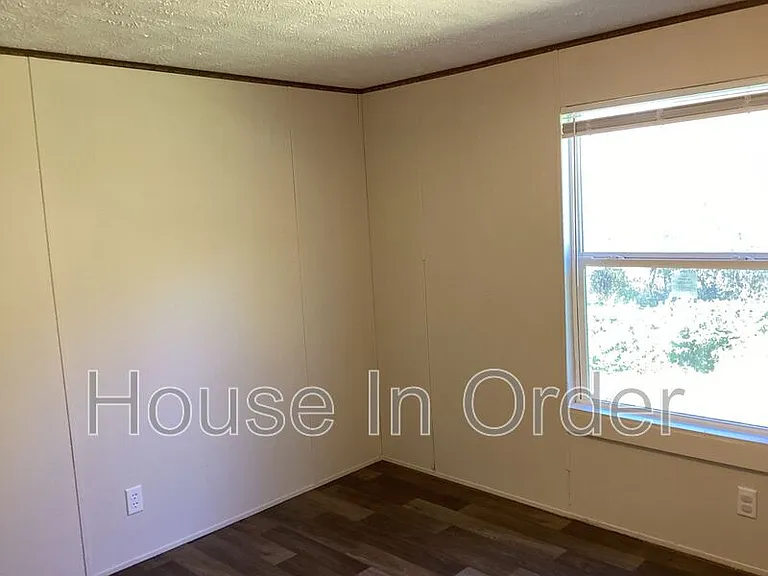 109 Shamrock Park Dr — Photo 5