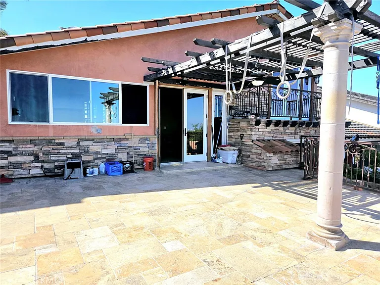 342 Lois Ln — Photo 41