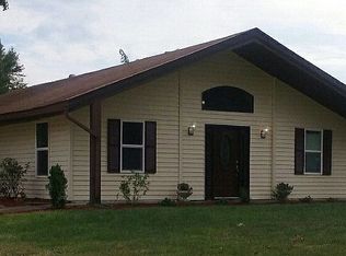 906 E Prairie St, Jerseyville, IL 62052