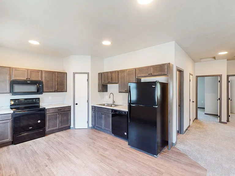 5800 Sunnybrook Plz — Photo 1