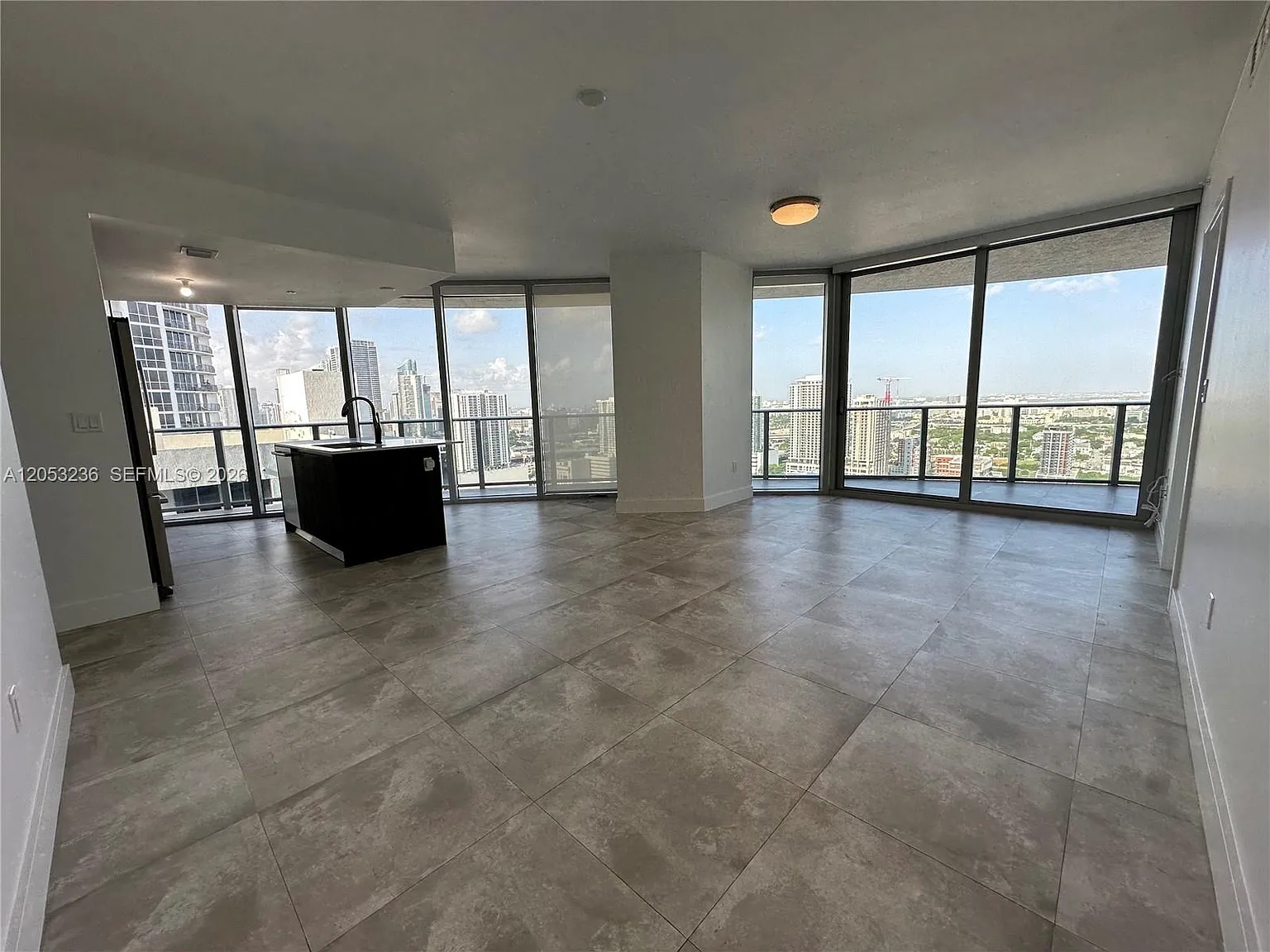 Aria On The Bay Condo — Photo 3