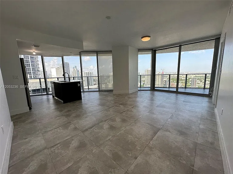 488 NE 18th St #3500 — Photo 3