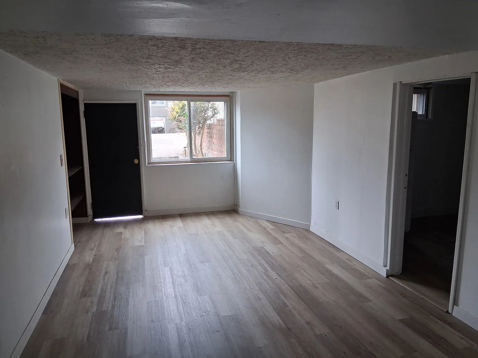 2 bed, 1000 sqft, $1,800 — Photo 3