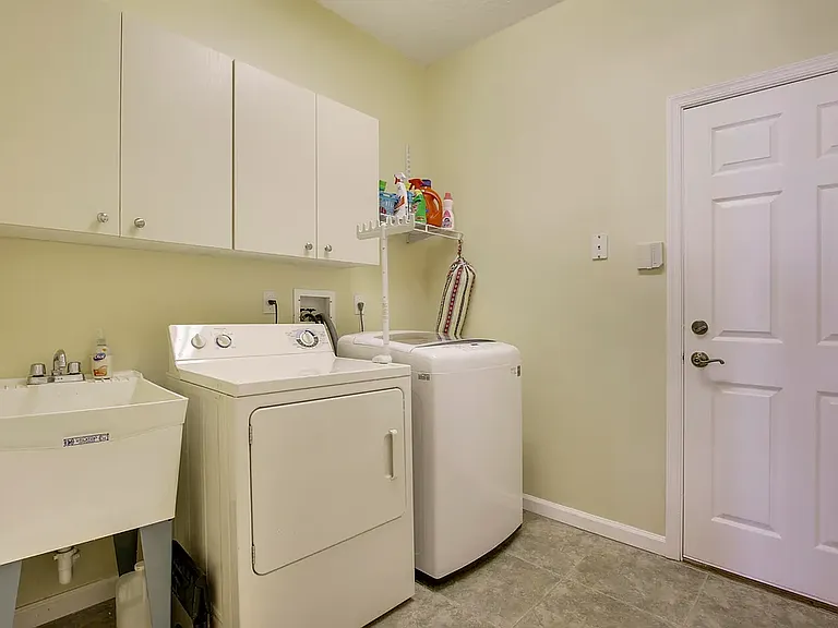 122 NW Swann Mill Cir — Photo 23
