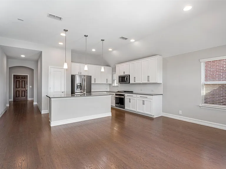 2904 Redbud Ln — Photo 8