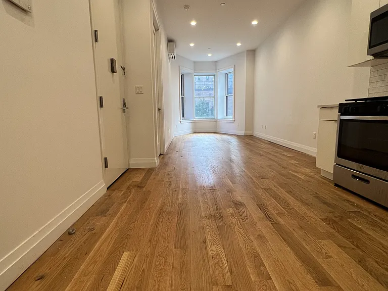 315 W 103rd St #4 — Photo 1