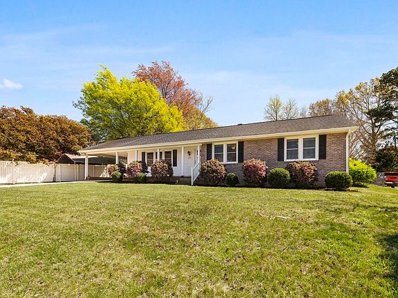 2nd image of 200 Mimosa Dr
