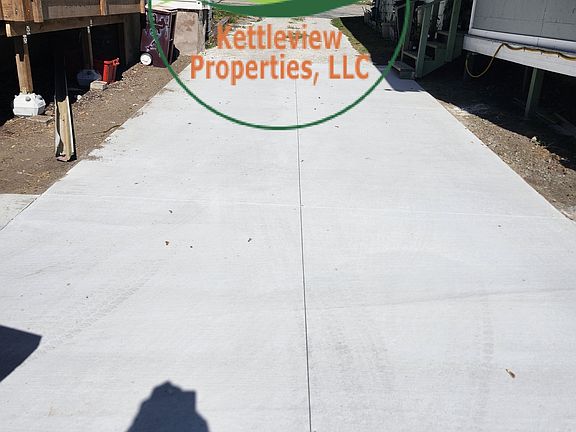 NEW shared driveway. Tenant and neighbor work together for snow/ice removal.