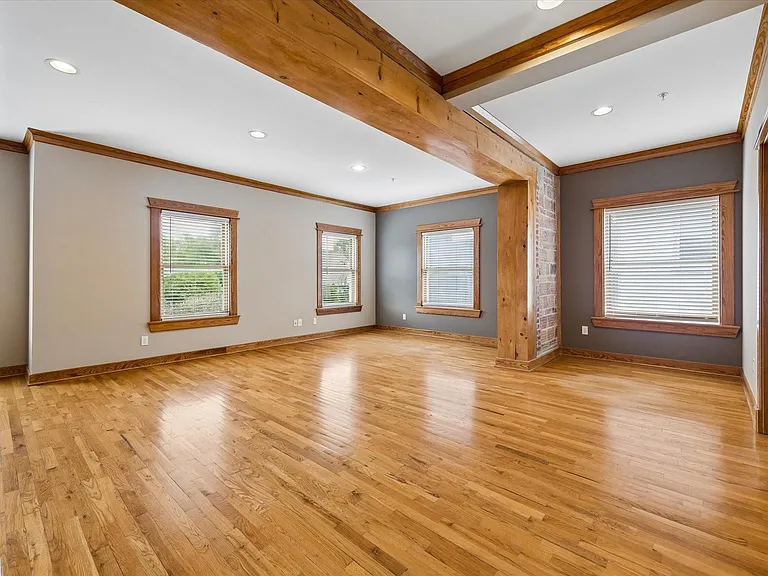 215 W Norma St #302 — Photo 7