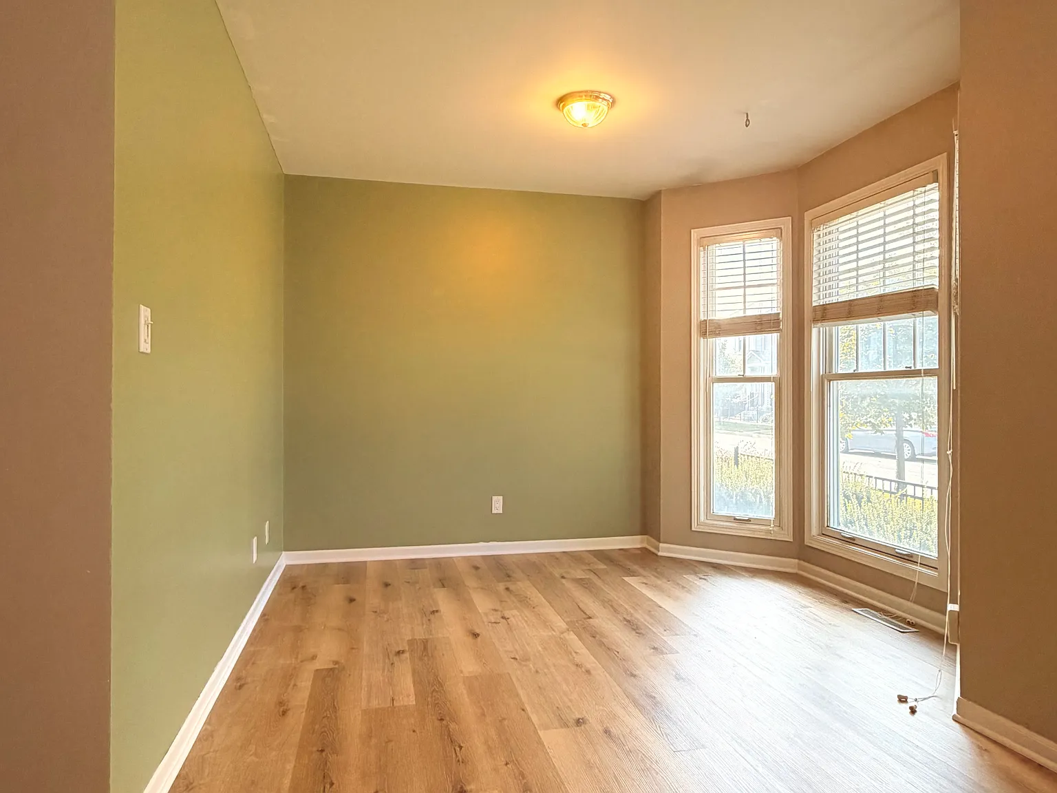 3 bed, 2000 sqft, $1,825 — Photo 4