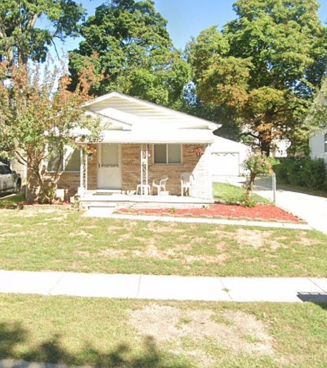1st image of 138 W Robert Ave