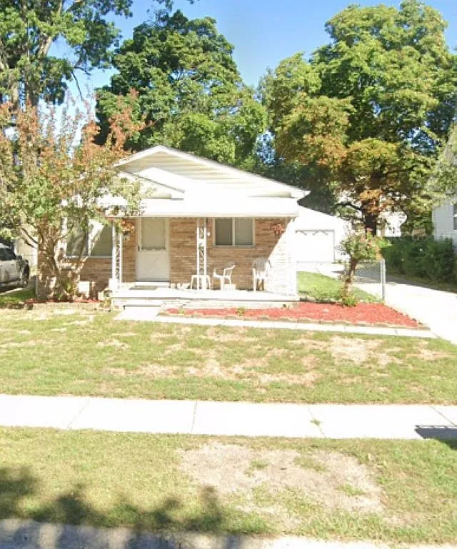 138 W Robert Ave photo 1