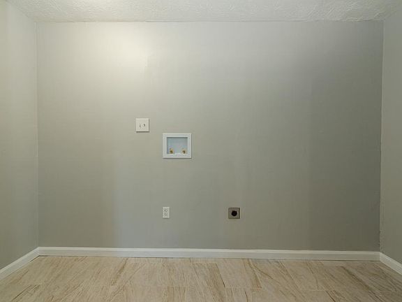 5th image of 8909 Channing Dr