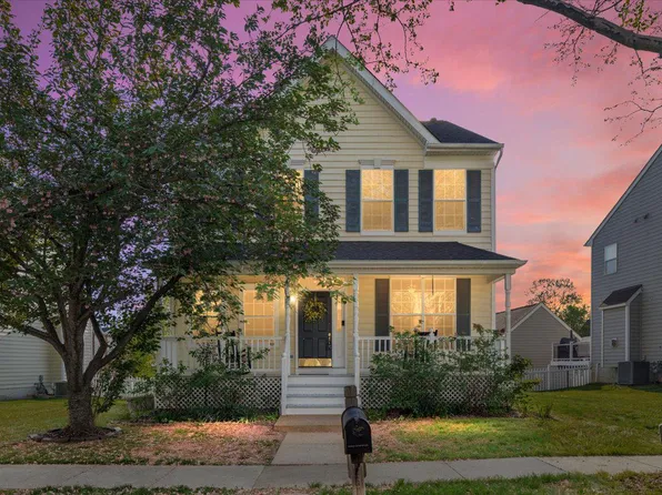 25969 Hartwood Dr, Chantilly, VA 20152