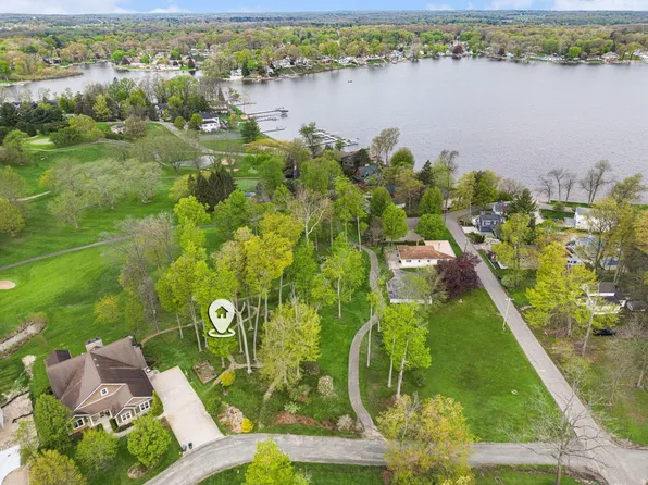 4862 Knoll Ct, Watervliet, MI 49098